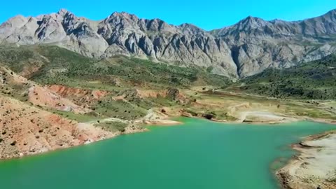 Tank planes pierce the earth, the sky thunders and burns.#Be careful, look above you.