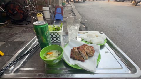 Eating sand worms at Cha Ruoi Hung Thinh in Hanoi, Vietnam