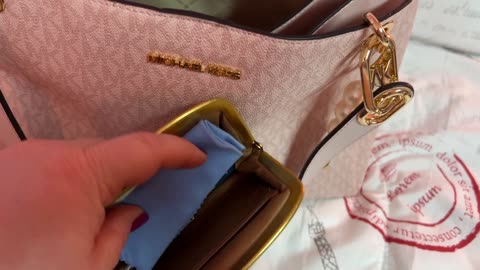 What's in my Michael Kors Trisha Shoulder Bag.