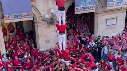 9-Person-Tall Human Tower in Valls, Spain