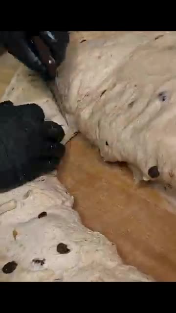 Best Market Bread in Busan?! Made by One of Korea’s 47 Certified Bakers! 🍞🔥 #shorts