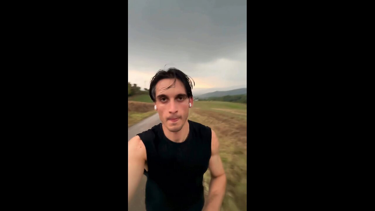 🇮🇹Catholic priest banned from flexing on social media