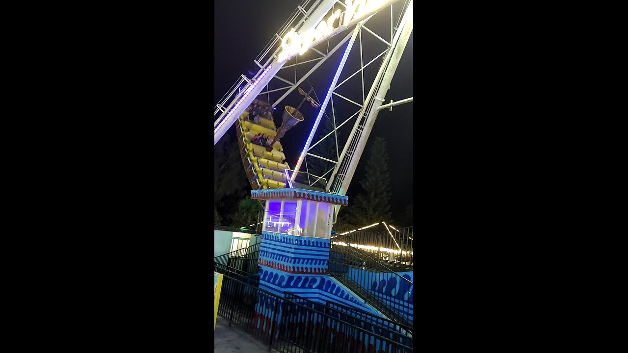 LADIES SHOUTING DURING EXTREME RIDE