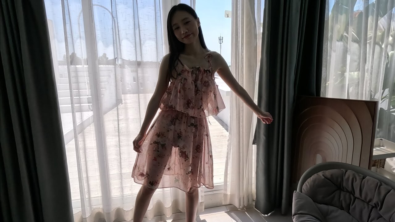 甜美的可可又来啦，今天展示的是我们proudfox一款经典的碎花哺乳裙