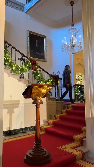 The First Lady's stylist, Hervé Pierre, «dressed» the White House for