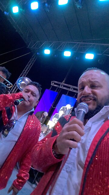 Cantando en el jaripeo!