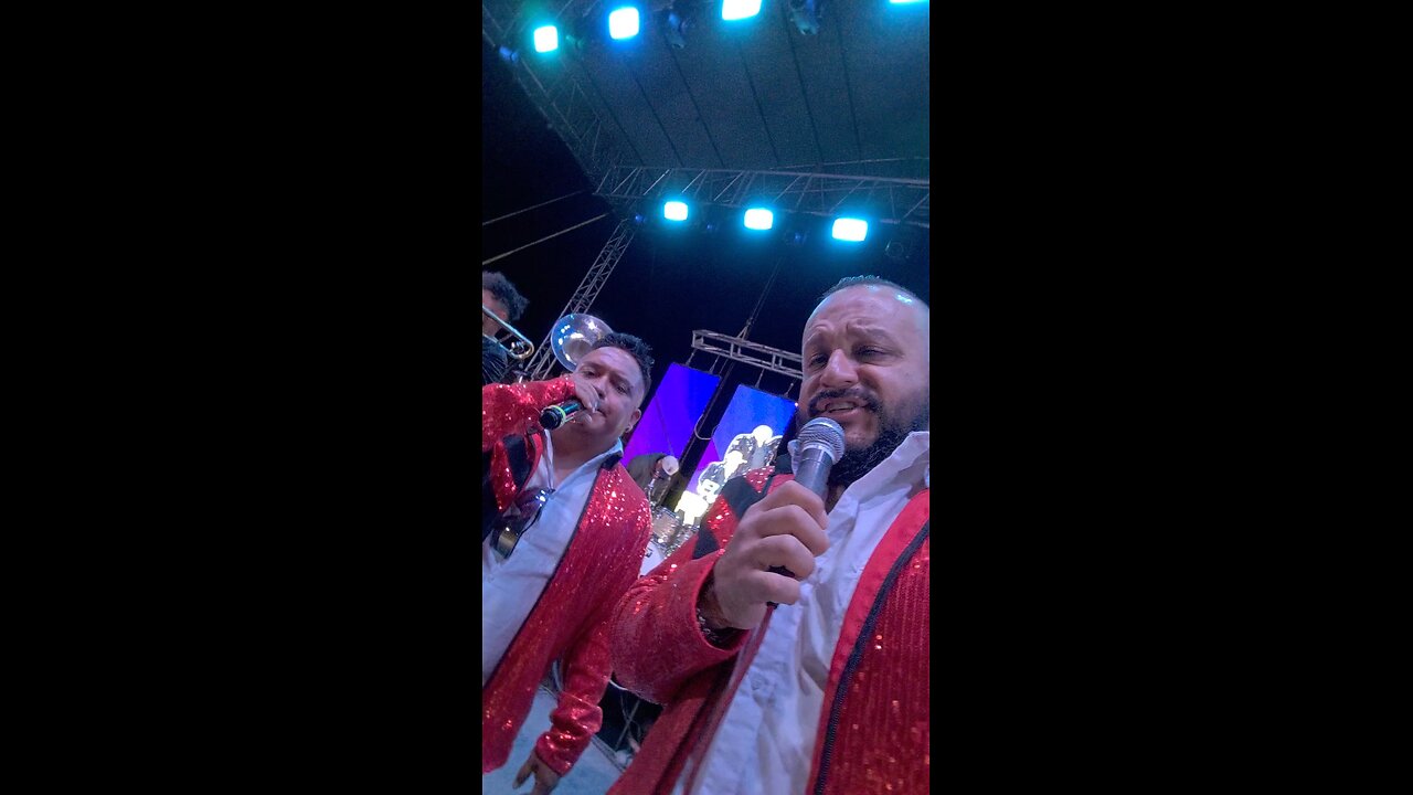 Cantando en el jaripeo!