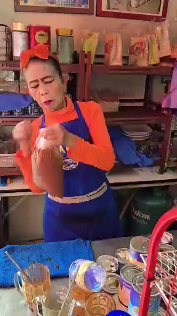 Bangkok’s Most Famous Grandma Coffee – Auntie Nid’s Legendary Brew!
