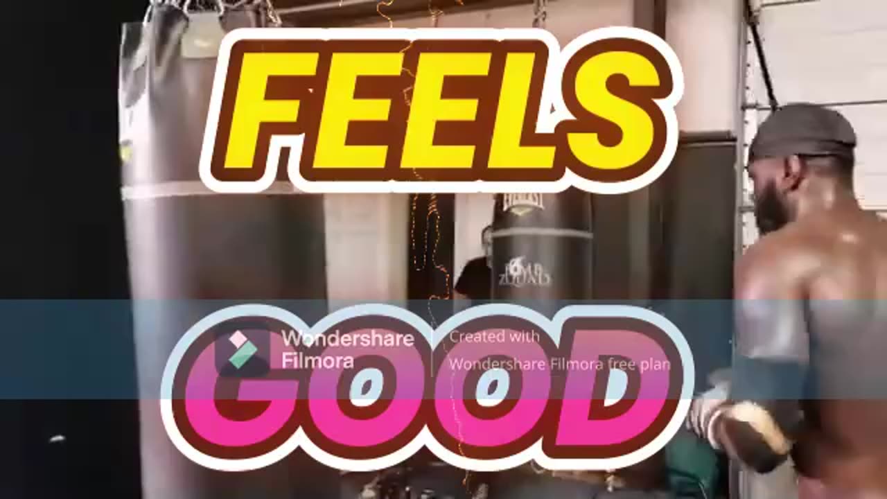 DEONTAY WILDER: DESTROYING HEAVY BAG WITH JAB,