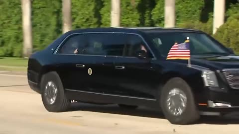 🚨Trump Supporter shouts out a powerful message to President Trump as he drives by in Florida