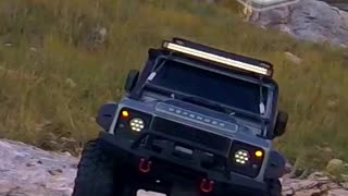 Traxxas TRX4 Defender Bad *ss crawling like it's his JOB! 🔥