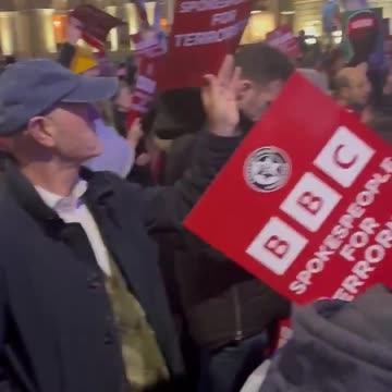 🚨🇬🇧 Meanwhile outside BBC Headquarters (Read Description)