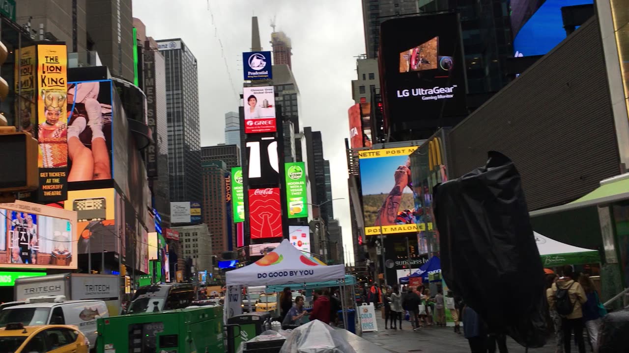 Walking Manhattan: Times Square (2019) 4