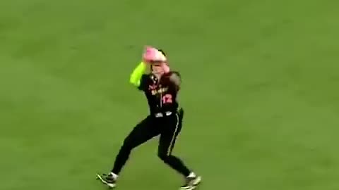 Trending: Noah Fisher is a tricky outfielder #baseball #tricks #savannahbananas