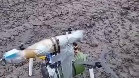 🇺🇦‼️ Soldiers discovered a Russian drone-"Zhdun" on the fiber optic, installed on one