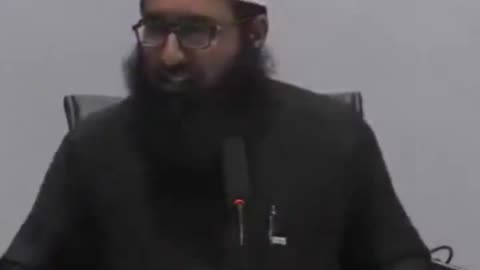 Islamic imam in Birmingham mosque explains how to punish women