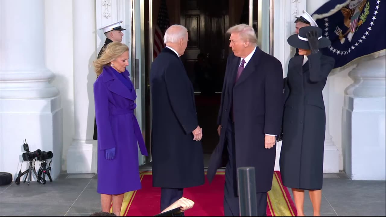 Joe and Jill Biden receive Donald and Melania Trump to the White House.