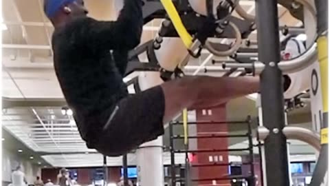 STRAIGHT LEG PULL UP