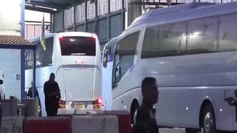 The buses that will transport the Palestinian hostages have entered Ofer prison