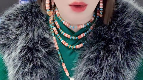 20251008-03 Turquoise on the Collarbone: Outline Summer Freshness