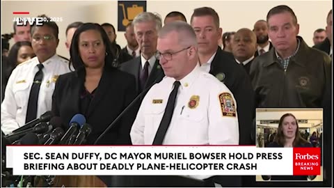 No Survivors In Plane-Helicopter Crash Into Potomac River, Says D.C. Fire Chief