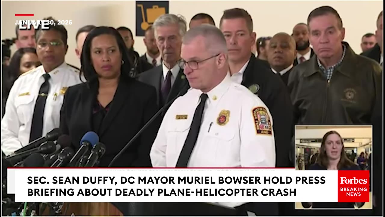 No Survivors In Plane-Helicopter Crash Into Potomac River, Says D.C. Fire Chief