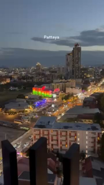 Busy in pattaya tonight just look at all the cars