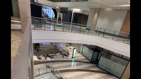 San Francisco Center Mall Now An Eerily Empty Ghost Town Before Christmas