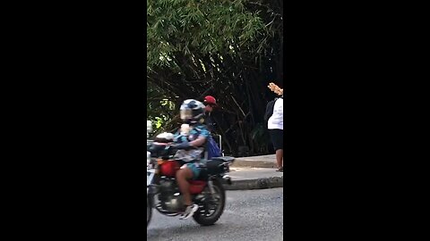 Homem na cadeira de rodas