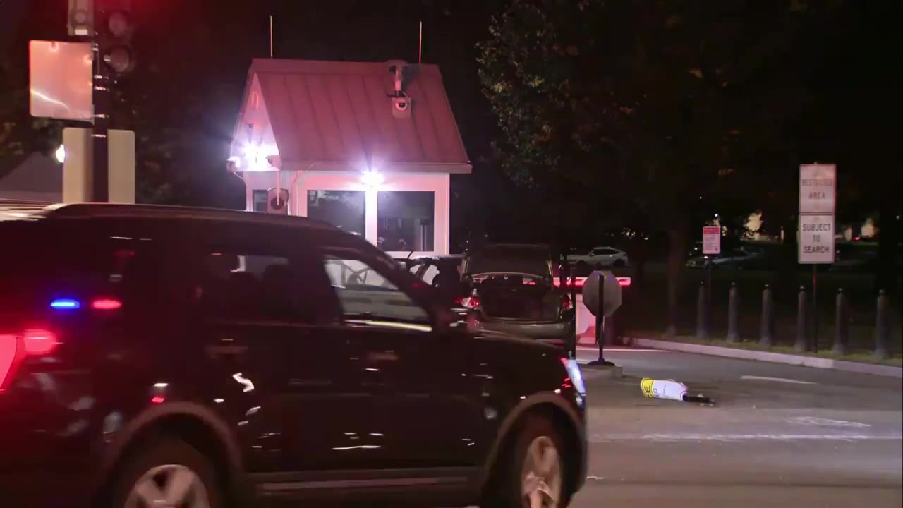 Car rams into White House barricade, suspect arrested: officials
