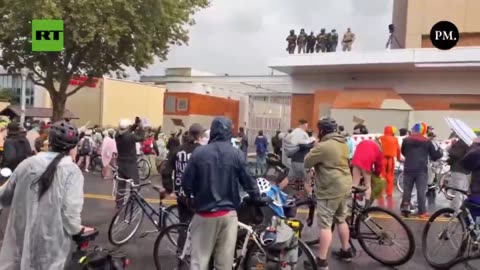 Perry-singing fascism fighters descend on fed police standoff in Portland