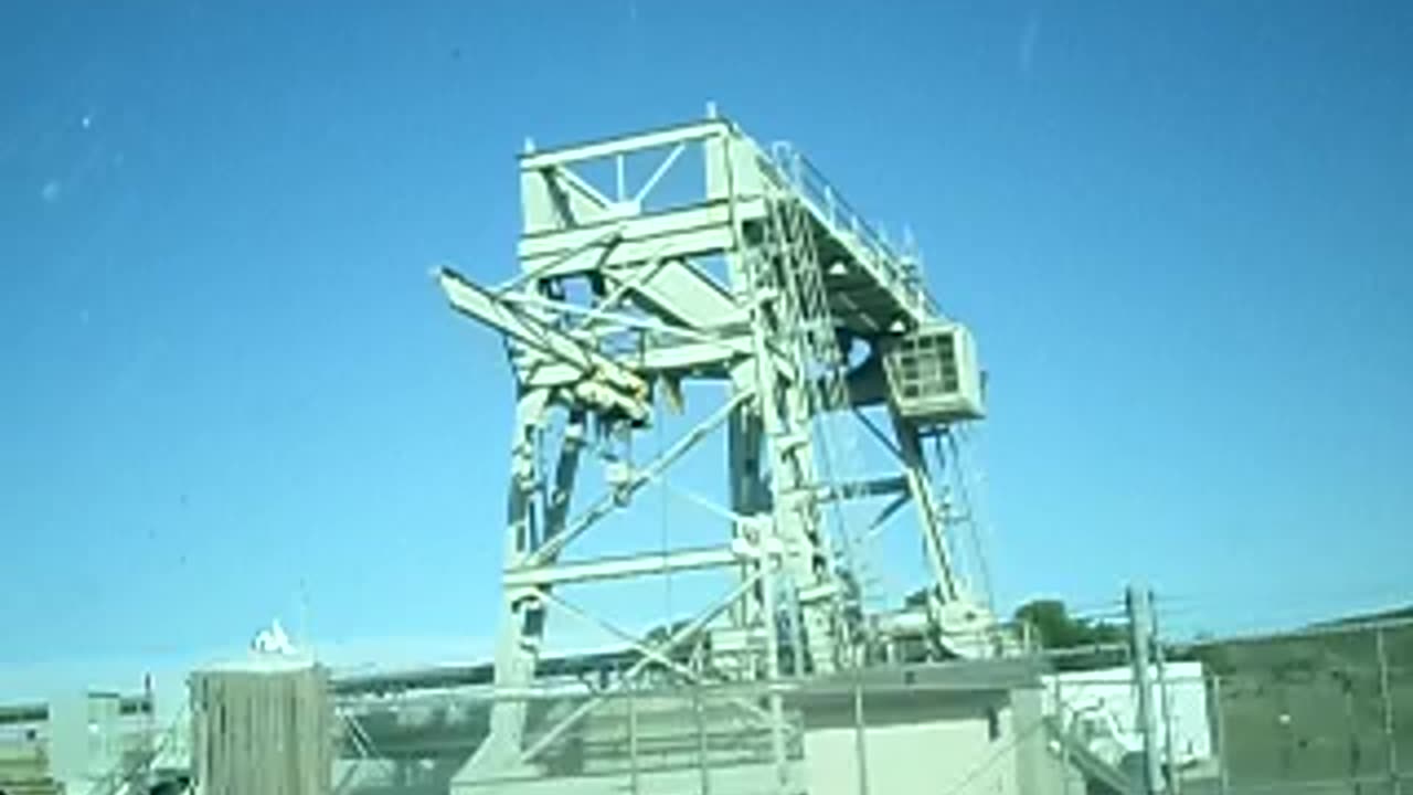 Huge metal frame structure