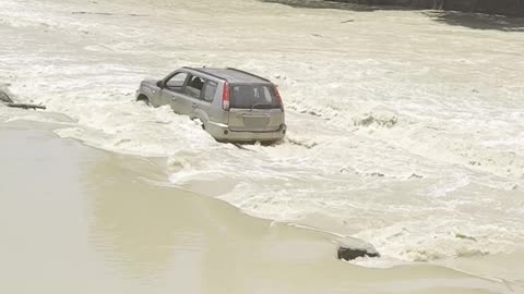 SUV Drives Through Crocodile-Infested Waters at Cahills Crossing