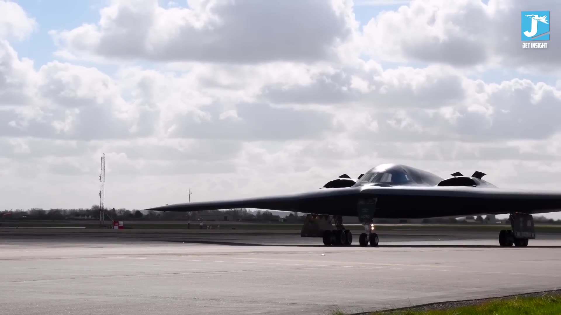 Americas NEW B-21 Raider Stealth Bomber Makes ALL Other Bombers Obsolete!