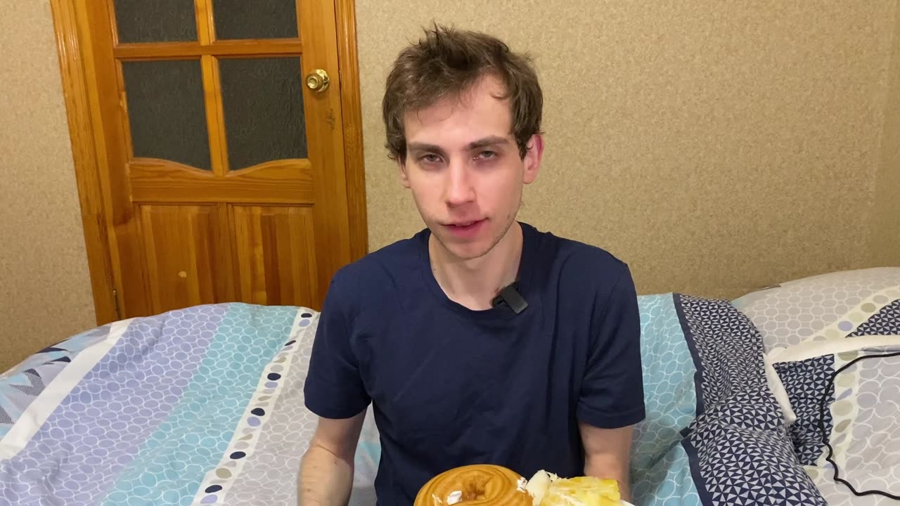 Ем фрукты и радуюсь жизни