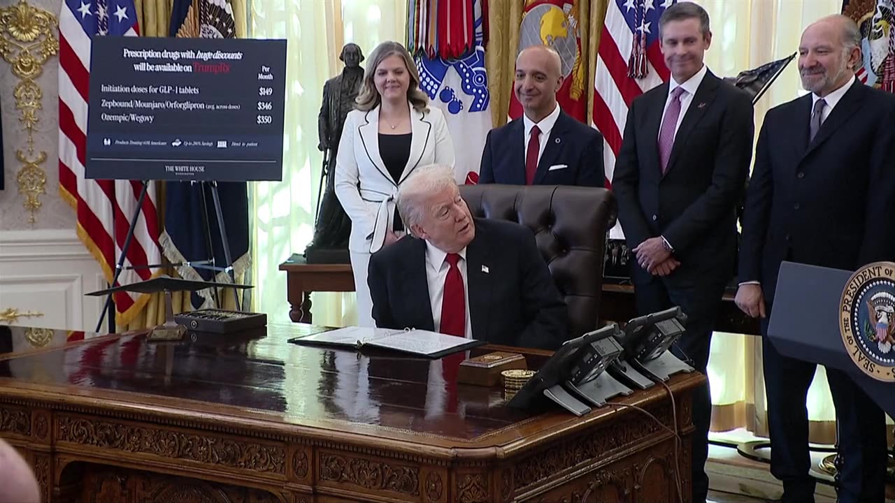 רוברט קנדי ג'וניור שר הבריאות של ארהב מכריז על מדיניות חדשה בנוגע לדיאטות תזונה בריאה יותר וספורט