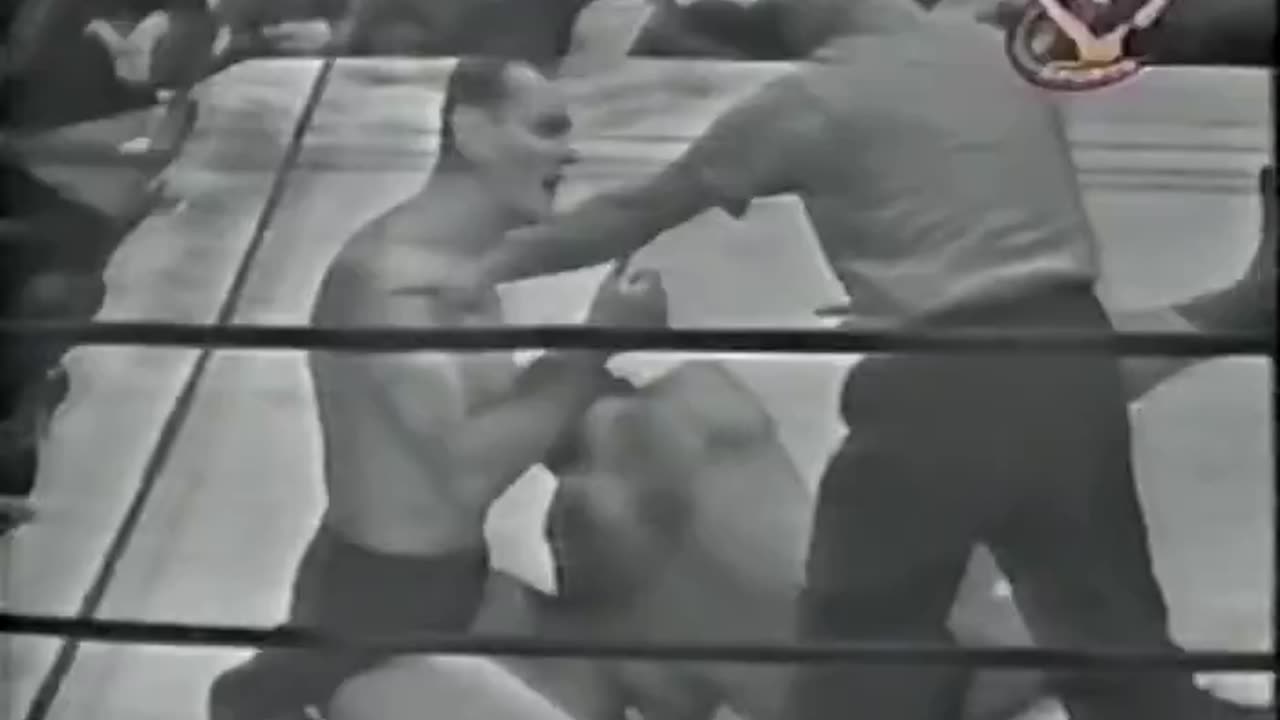 (1963.01.25) Killer Kowalski vs Edouard Carpentier - IWA Chicago