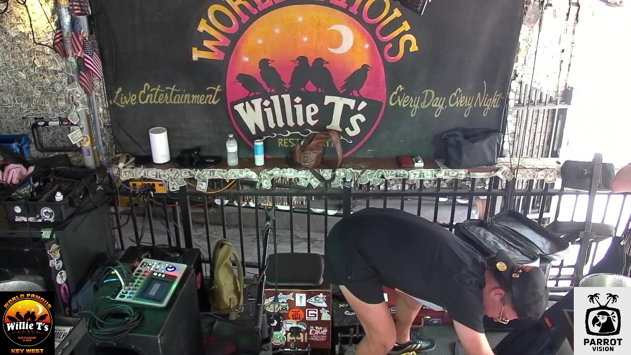 LIVE Music Everyday!