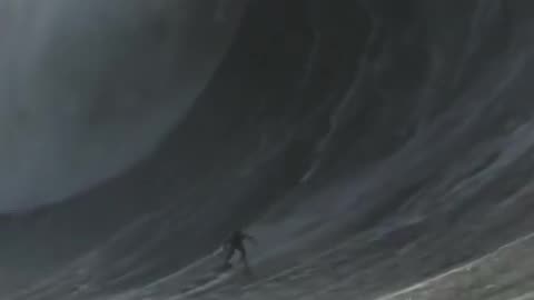 A colossal 30-meter wave caught by surfer Mason Hyce Barnes in Nazaré, Portugal!