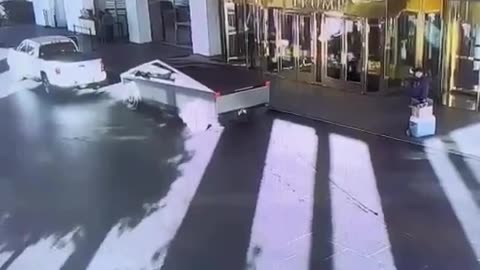 Video of the Tesla that detonated outside Trumps Tower in Las Vegas