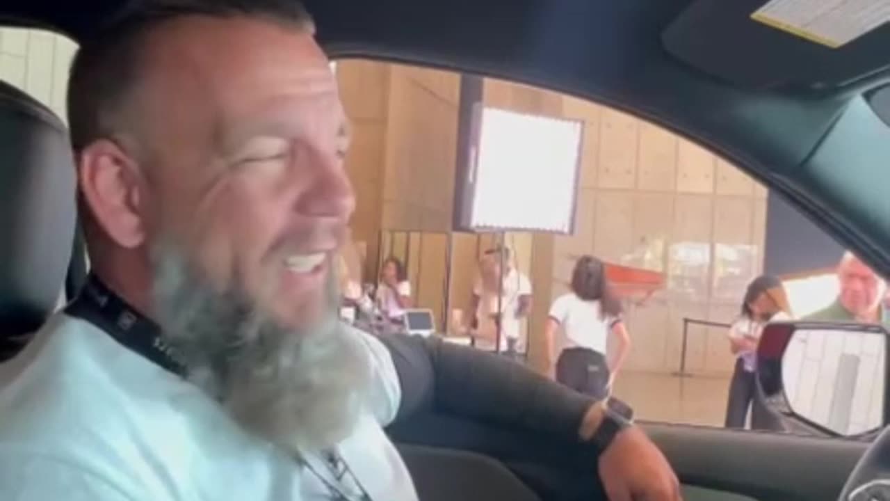 Fast Electric Car: Super Cruise and Powerful Propulsion