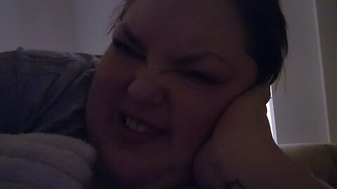 FOODIE BEAUTY RAGES AT HER AUDIENCE!1