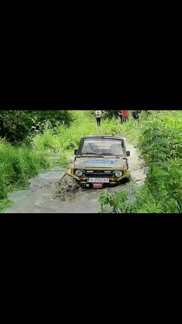 Suzuki Samurai vs Honda C-RV in Off-Road