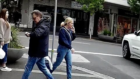 how do you know that you're being watched when you're on a government watch list watch this video