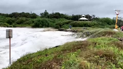 Strong waves as cyclone Alfred swirls off Australia's east coast