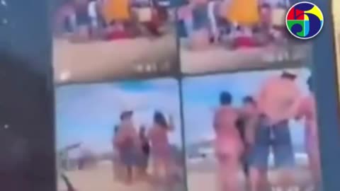 Turista tpor tomar fotos en la Playa Brasil