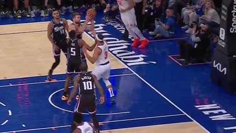 NEW YORK KNICKS - KAT has a MEAN fadeaway, sheesh