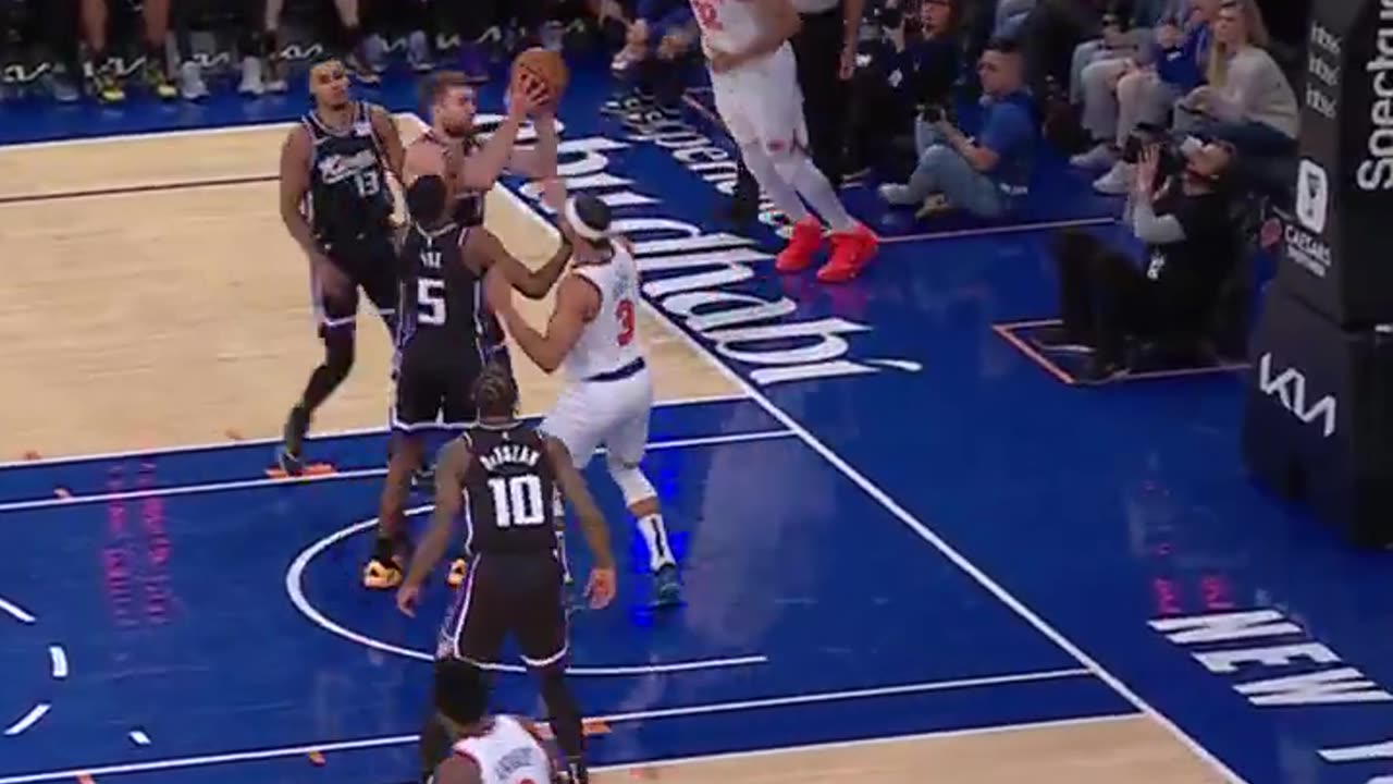 NEW YORK KNICKS - KAT has a MEAN fadeaway, sheesh