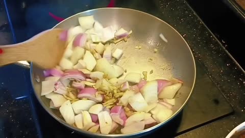 STEW OXTAIL AND FRIED CHICKEN