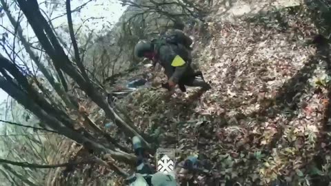 💥 This is how soldiers cut off logistics for the Russians, who are surrounded in the center